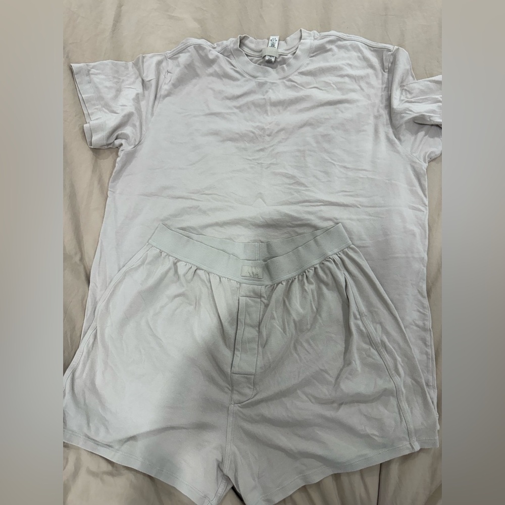 Skims - Boyfriend short sleeve tee and short set